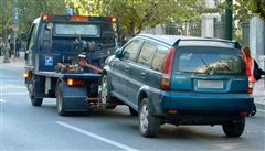 Θεσσαλονίκη: Με γερανούς θα «χτυπήσει» η Τροχαία τα παράνομα παρκαρισμένα