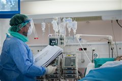 Κορονοϊός: 136 νεκροί - 43 στην εντατική