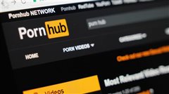 Κωφός άνδρας μηνύει το Pornhub επειδή δεν έχει υπότιτλους