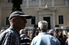 Στα 68 δισ. ευρώ η αφαίμαξη των συνταξιούχων - Συλλαλητήριο στην Βουλή