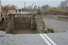 Κρήτη: Πάνω από 50 αποκομμένα χωριά, ο στρατός αντικαθιστά γέφυρες