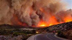 Μεγάλη πυρκαγιά στην Κεφαλονιά - Προς εκκένωση χωριό